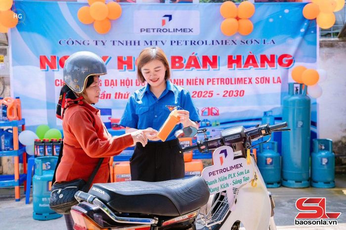Petrolimex Sơn La tổ chức chuỗi ngày hội bán hàng chào mừng các ngày lễ lớn, các sự kiện của công ty.