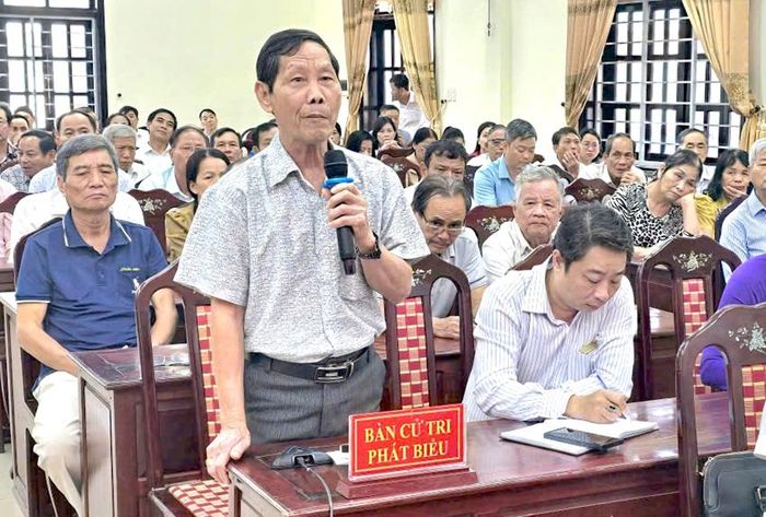 Cử tri kiến nghị nhiều vấn đề dân sinh thiết thực. Ảnh: Hoàng Triều