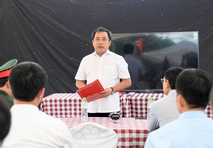  Bí thư Thành ủy Trần Đức Thắng phát biểu khi kiểm tra Dự án xây dựng đường cao tốc Đại lộ Thăng Long đoạn nối từ Quốc lộ 21 đến cao tốc Hà Nội - Hòa Bình. 