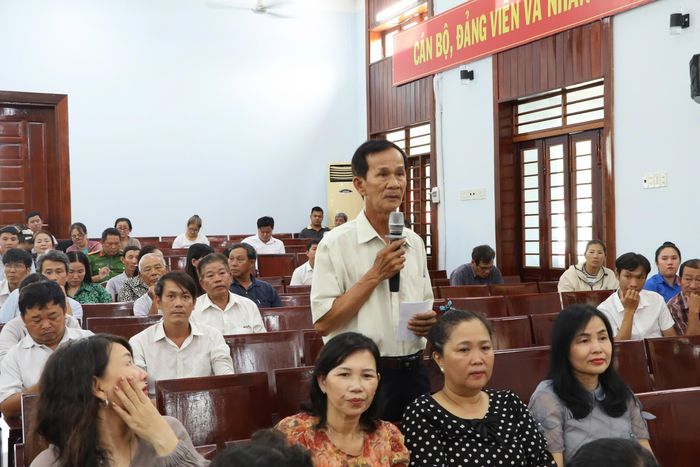 Cử tri xã Vạn Ninh nêu kiến nghị.