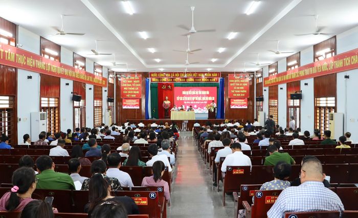 Toàn cảnh buổi tiếp xúc cử tri
