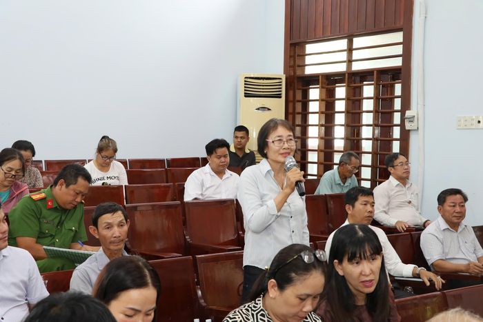 Cử tri xã Đại Lãnh nêu kiến nghị.