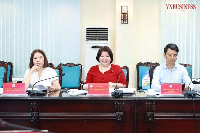 Chủ tịch Liên minh HTX Việt Nam Cao Xuân Thu Vân phát biểu tại buổi làm việc.