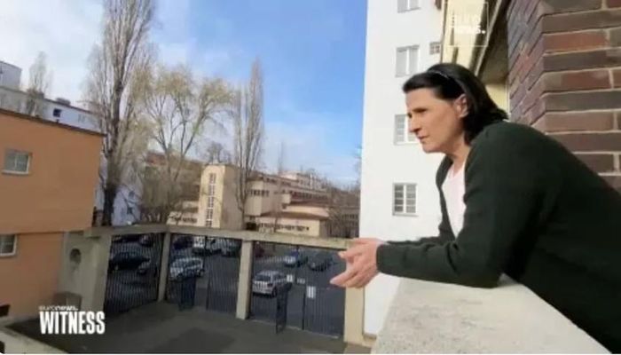Cô Tesbire Keskin, một trợ lý hành chính, thuê căn hộ rộng 70 m2 trong khu nhà ở xã hội tại Vienna - nơi cô và gia đình đã sinh sống gần 20 năm. Cô trả 500 euro/tháng và tận hưởng chất lượng cuộc sống vượt trội so với tiêu chuẩn thị trường.