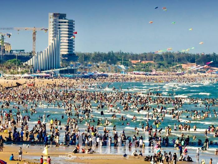 Trong suốt kỳ nghỉ, du lịch biển Vũng Tàu đã phục vụ nhiều đoàn khách cùng đông đảo khách vãng lai với tổng cộng gần 200.000 lượt khách.