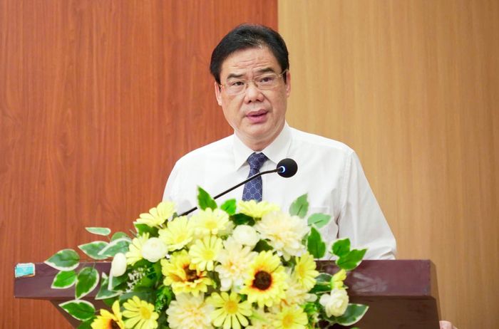 Phó Bí thư Tỉnh ủy, Chủ tịch Ủy ban MTTQ Việt Nam tỉnh Vũ Hồng Quang phát biểu giao nhiệm vụ.