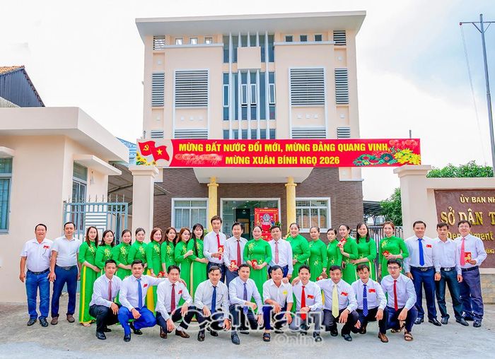 Tập thể cán bộ, công chức Sở Dân tộc và Tôn giáo tỉnh Cà Mau luôn đoàn kết, nỗ lực hoàn thành tốt nhiệm vụ được giao.