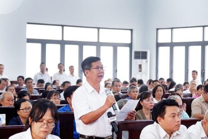 Đại diện cử tri đóng góp ý kiến