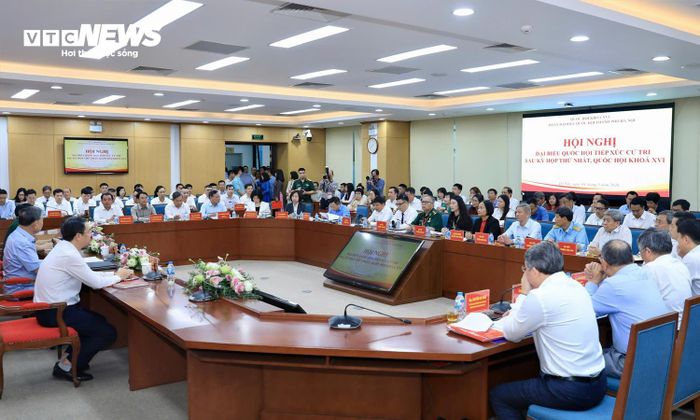 Về công tác lập pháp, Quốc hội xem xét thông qua 9 luật và 31 nghị quyết, trong đó có 5 nghị quyết quy phạm pháp luật nhằm kịp thời thể chế hóa Nghị quyết Đại hội XIV của Đảng và các kết luận của Ban Chấp hành Trung ương, Bộ Chính trị, Ban Bí thư.