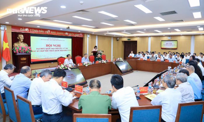Trong đó, Quốc hội xem xét, quyết định cơ cấu tổ chức và bầu, phê chuẩn 39 nhân sự cấp cao của bộ máy Nhà nước.