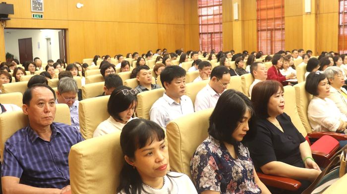Các đại biểu tham dự.