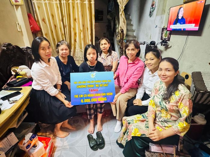“Mẹ đỡ đầu” là chương trình rất ý nghĩa đối với nhiều trẻ em mồ côi, có hoàn cảnh khó khăn trên địa bàn. Ảnh: PV