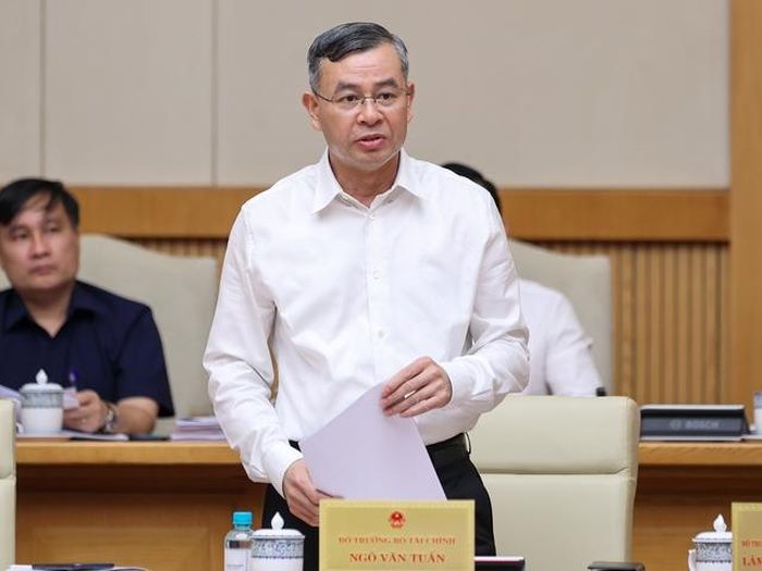 Bộ trưởng Bộ Tài chính Ngô Văn Tuấn báo cáo tại Phiên họp. Ảnh: VGP/Nhật Bắc