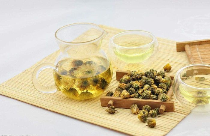 Trà hoa cúc là lựa chọn phổ biến hỗ trợ giảm cân.