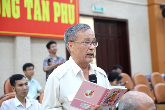  Cử tri Nguyễn Văn Đoài, phường Tân Phú, nêu ý kiến. Ảnh: LÊ THOA 