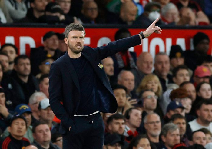  Carrick đưa Manchester United trở lại với những giá trị quen thuộc: hàng thủ 4 người, tấn công biên, lối chơi giàu năng lượng. 