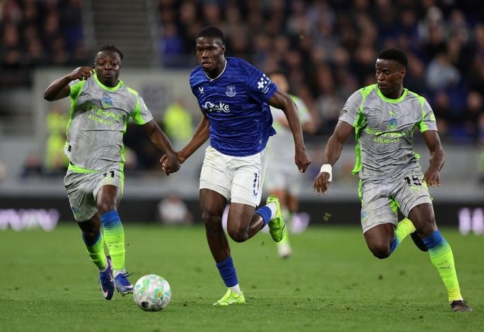 Marc Guehi phạm sai lầm đúng lúc Man City đua vô địch.