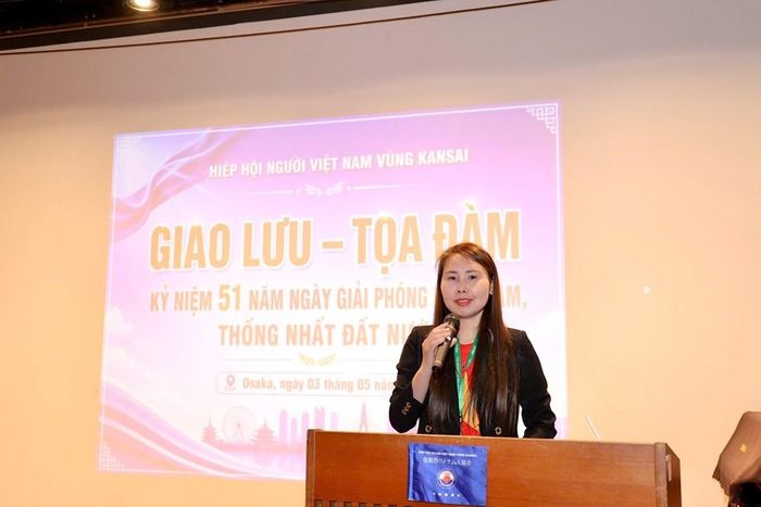 Chủ tịch Hiệp hội Người Việt Nam vùng Kansai Lê Thị Thương phát biểu