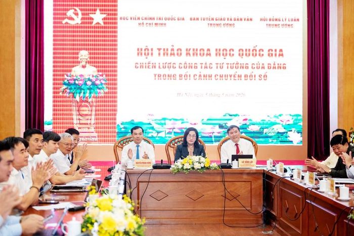 Các đại biểu chủ trì Hội thảo