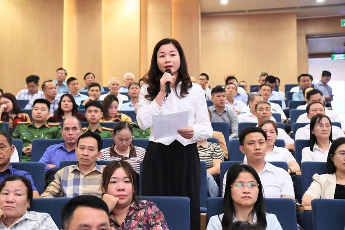 Cử tri nêu ý kiến tại Hội nghị - Ảnh: VGP/Thu Giang