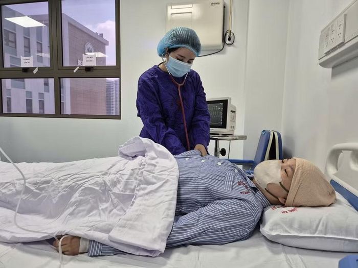 Bệnh nhân trải qua gần một năm nằm viện điều trị ung thư máu.