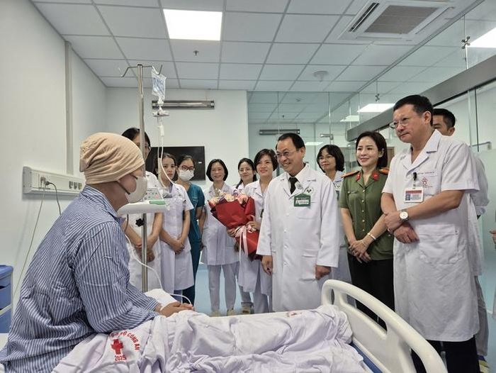 Bệnh nhân xuất viện, khép lại hành trình điều trị với sự đồng hành của bác sĩ