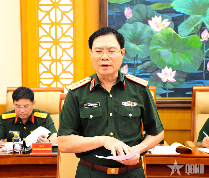 Đại tướng Nguyễn Tân Cương phát biểu tại hội nghị.