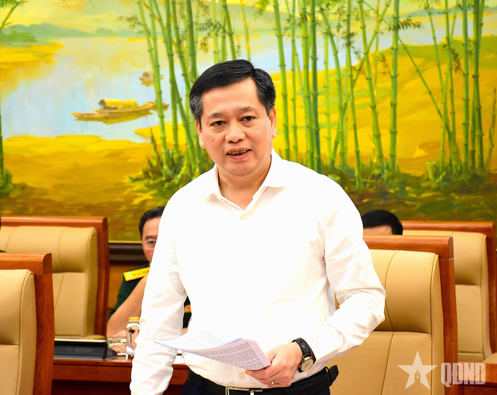 Đồng chí Nguyễn Long Hải chủ trì hội nghị.