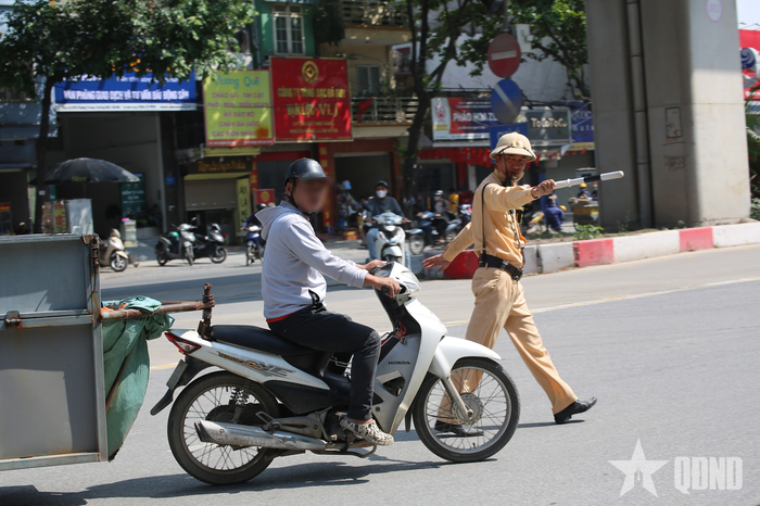  Thêm một nhân viên giao hàng bị xử lý cùng với hành vi tương tự. 