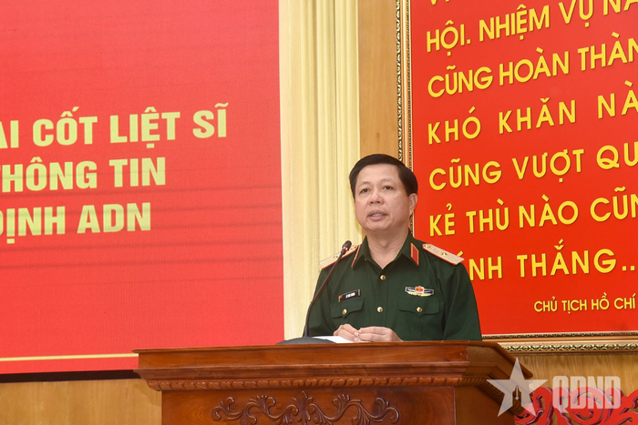 Thiếu tướng Lê Văn Trung, Ủy viên Ban Thường vụ Đảng ủy, Phó chính ủy Quân khu, Trưởng ban chỉ đạo về tìm kiếm, quy tập và xác định danh tính hài cốt liệt sĩ Quân khu 4 chủ trì hội nghị.