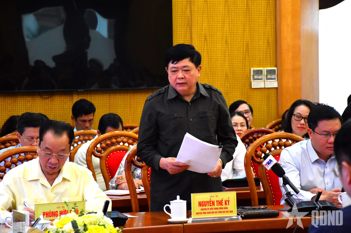 PGS, TS Nguyễn Thế Kỷ, nguyên Ủy viên Trung ương Đảng, nguyên Tổng giám đốc Đài Tiếng nói Việt Nam, nguyên Phó chủ tịch Hội đồng Lý luận Trung ương phát biểu tại hội thảo. 