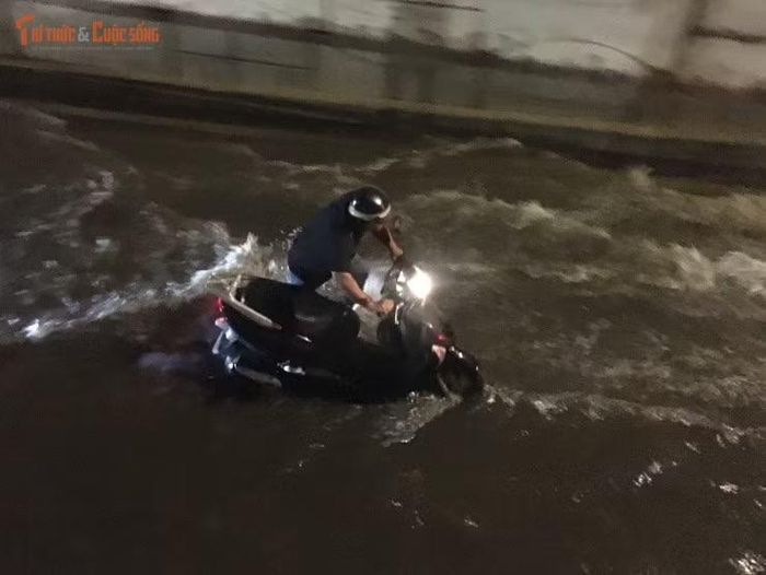 Kể từ khi đưa vào khai thác, hầm chui liên tục xảy ra sự cố ngập nước sau mưa.