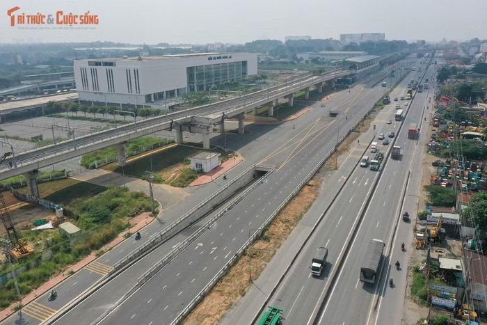 Hầm chui trước bến xe Miền Đông mới dài 670m, nằm bên phải quốc lộ 1 hướng từ TP HCM đi Đồng Nai. Công trình được khởi công đầu năm 2020 và đưa vào sử dụng vào tháng 1/2023 với tổng vốn đầu tư 75 tỷ đồng.