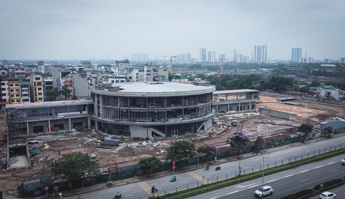 Bến xe khách Yên Sở được khởi công vào đầu quý II/2025 với diện tích xây dựng là 3.445 m2, tổng diện tích sàn 14.534 m2. Công trình được xây dựng trên diện tích rộng 27.500m2 với nhiều hạng mục phụ trợ.