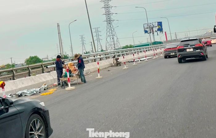 Những ngày qua, công nhân và máy móc đang được tập trung tối đa để thi công liên tục, không nghỉ lễ.