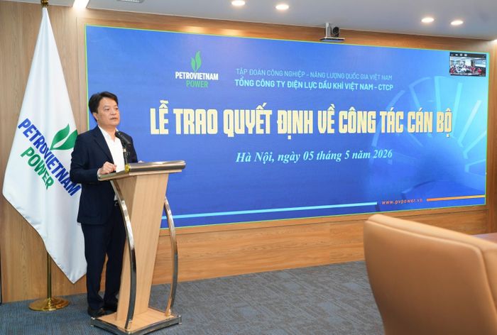 Chủ tịch HĐQT PV Power Hoàng Văn Quang phát biểu chúc mừng và giao nhiệm vụ cho tân Phó Tổng Giám đốc Tổng công ty tại buổi lễ.