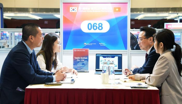 Mô hình bàn đàm phán trực tiếp 1:1 tại sự kiện, nơi doanh nghiệp Việt Nam kết nối với nhà cung cấp Hàn Quốc