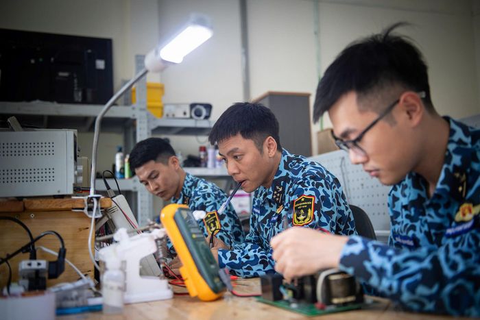 Thủy thủ tàu ngầm nghiên cứu khoa học