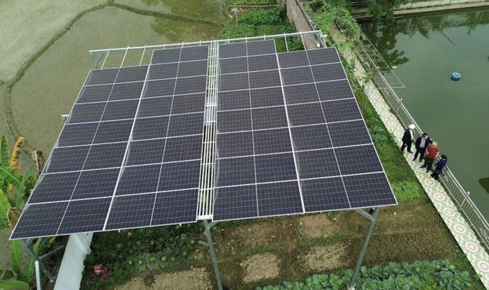 Không chỉ lắp điện mặt trời mái nhà tại nhà riêng, ông Khánh còn đầu tư hệ thống tại khu trang trại của gia đình. Ảnh: ĐL Lào Cai