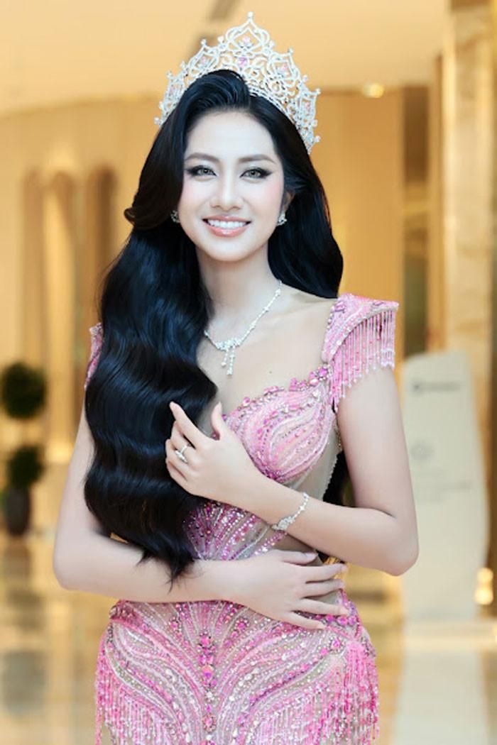 Hoa hậu Trúc Linh.