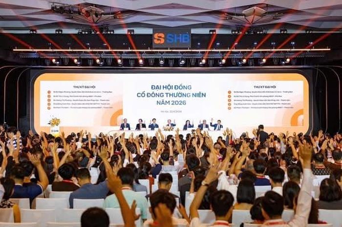 Nhiều cổ đông SHB vui mừng trước thông tin về trụ sở mới của Ngân hàng