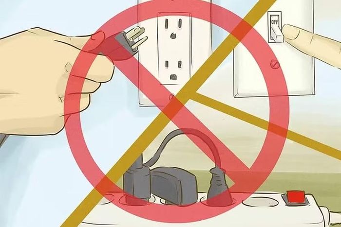 Tuyệt đối tránh xa cửa sổ và đừng chạm vào bất cứ thứ gì bằng kim loại hoặc điện.