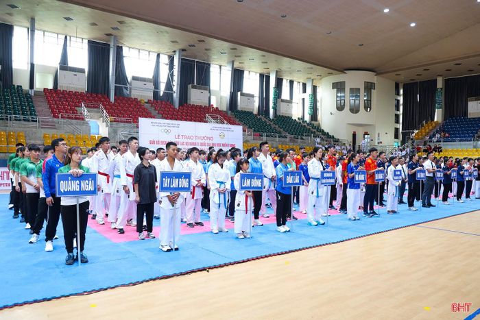 Giải đấu thu hút 350 VĐV tham gia tranh tài.