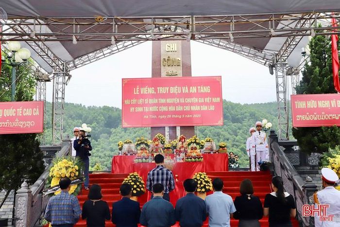  Lễ viếng, truy điệu và an táng hài cốt liệt sĩ quân tình nguyện và chuyên gia Việt Nam hy sinh tại Lào (năm 2025). 