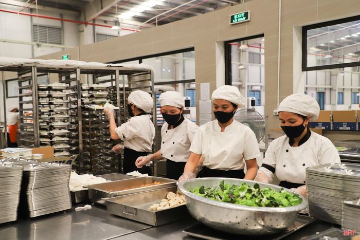 Các bếp ăn công nghiệp luôn hỏi nguồn cung lớn, liên tục và đồng nhất về số lượng, chất lượng.