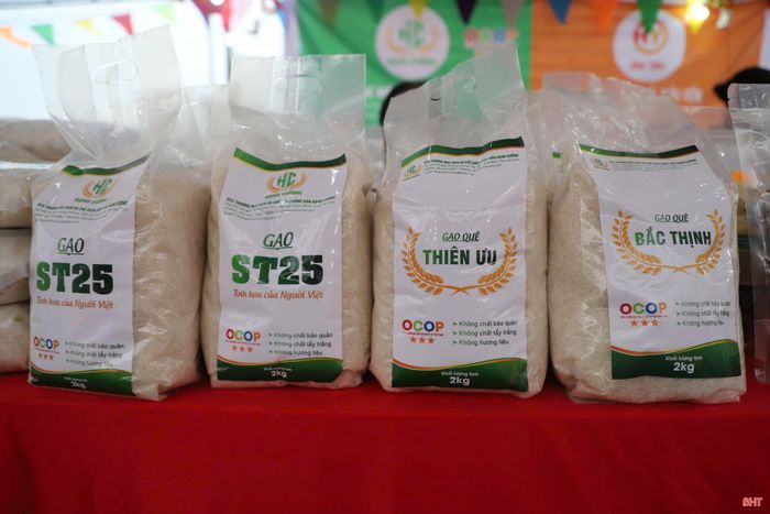 Sau hội chợ, đã có 2 doanh nghiệp tại KKT Vũng Áng kết nối tiêu thụ sản phẩm gạo của HTX Thương mại dịch vụ chế biến nông sản Hạnh Cường.