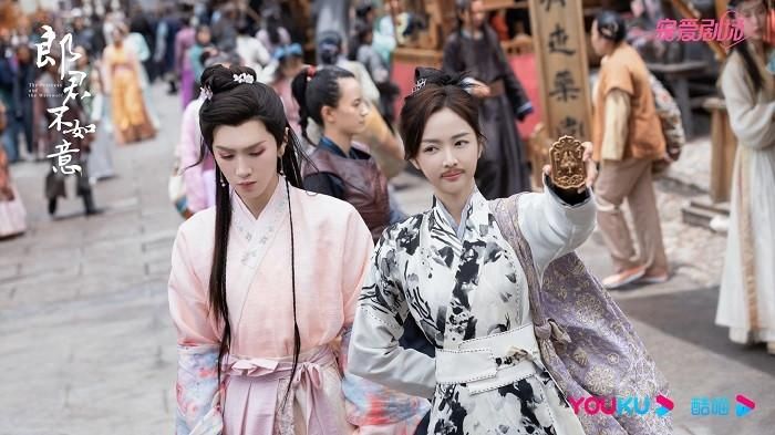 Câu chuyện bắt đầu khi công chúa Tề Ba bị ép gả cho Lang vương Khuê Mộc Lang. Những tình huống dở khóc dở cười nảy sinh khi cô không biết rằng Lang vương ban đêm và chàng trai ban ngày thực chất là một. Phim mang màu sắc hài hước, lãng mạn xen lẫn yếu tố kỳ ảo.