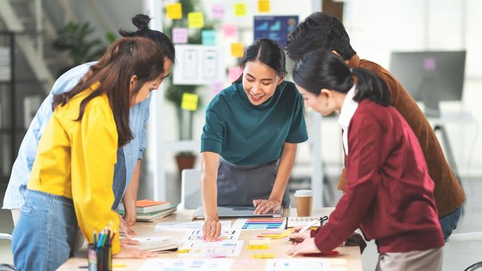 Gen Z mang đến khả năng thích ứng nhanh với công nghệ, tư duy mới mẻ và góc nhìn đa chiều cho môi trường làm việc. Ảnh: Shutterstock Images