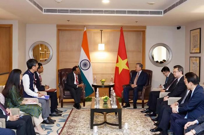 Tổng Bí thư, Chủ tịch nước Tô Lâm tiếp Cố vấn An ninh quốc gia Ấn Độ Ajit Doval. Ảnh: Thống Nhất/TTXVN