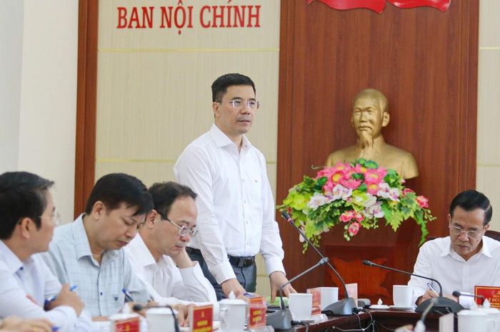 Phó Bí thư Thường trực Tỉnh ủy Nguyễn Hồng Phong phát biểu tại buổi làm việc.